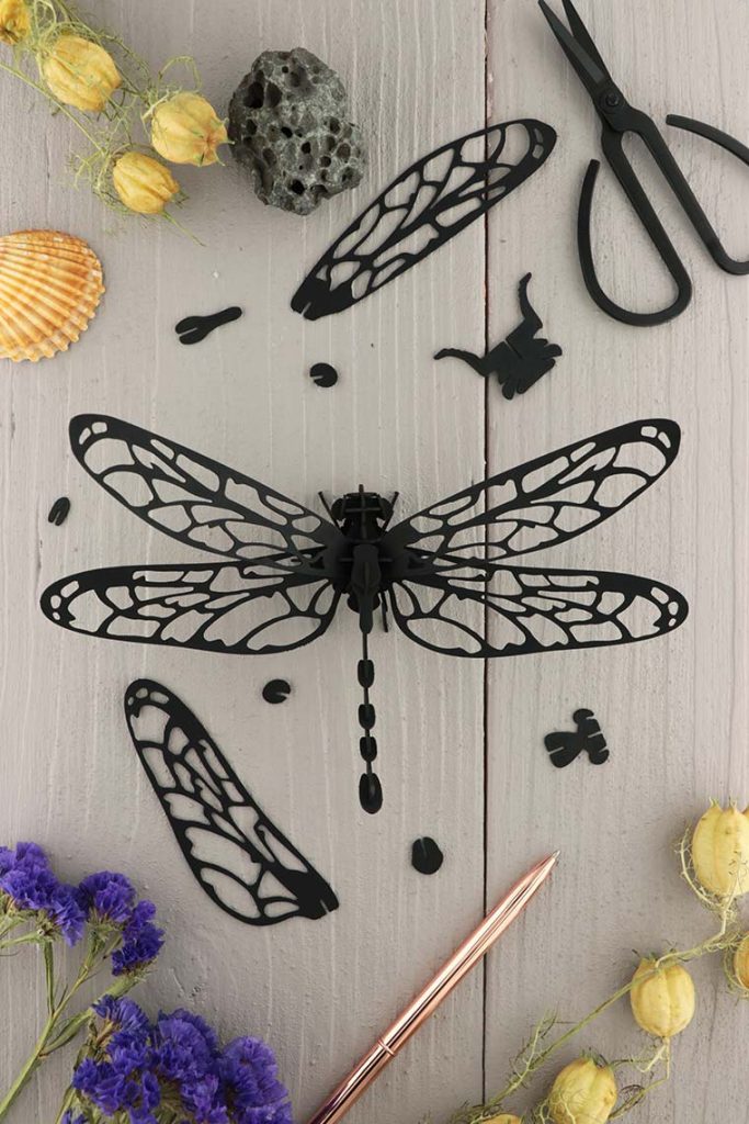 assembli-dragonfly-black-lowmeer assembli-dragonfly-black-low