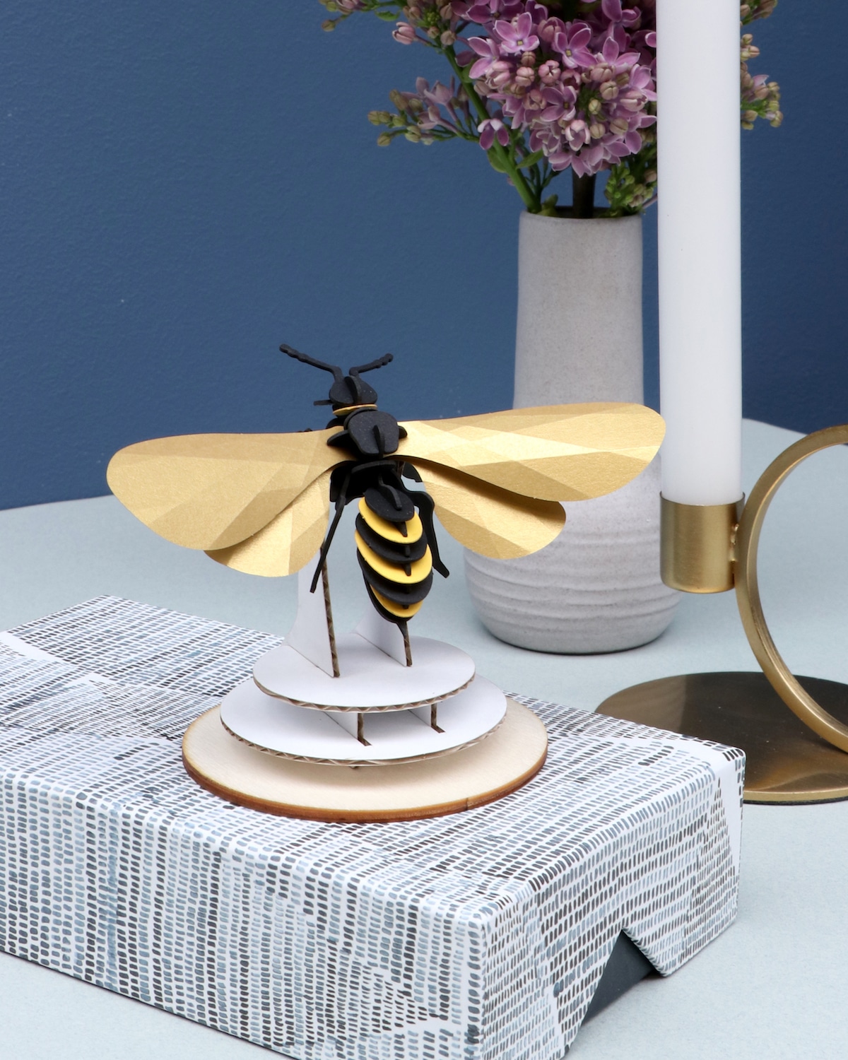 assembli-wasp-gold-on-stand